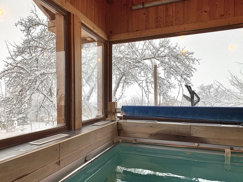 La piscine du cabinet d ekinésithérapie de landry sous la neige